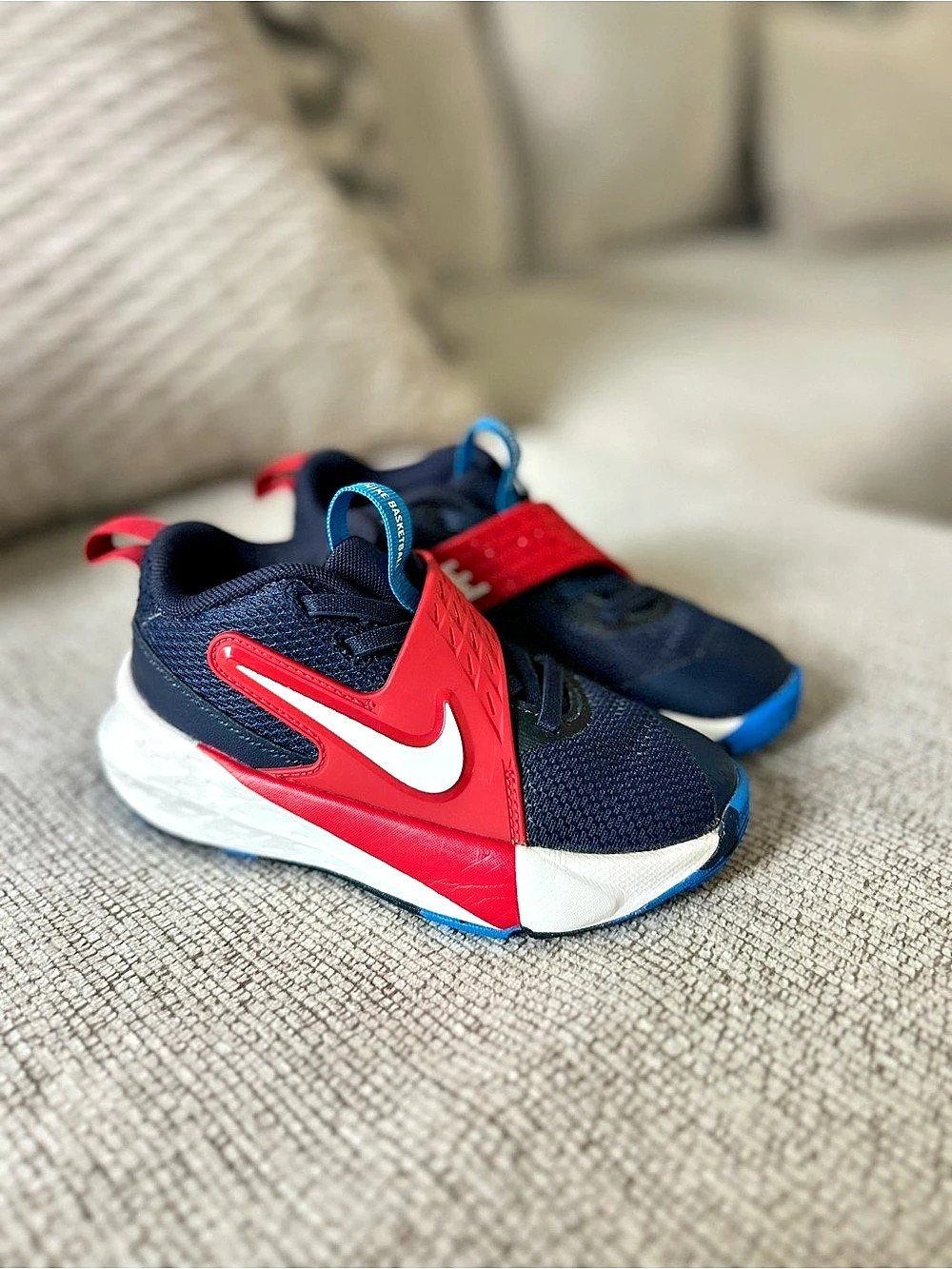 Nike Team Hustle D 12 Kids Basketball Shoes Blue Red - size 11C